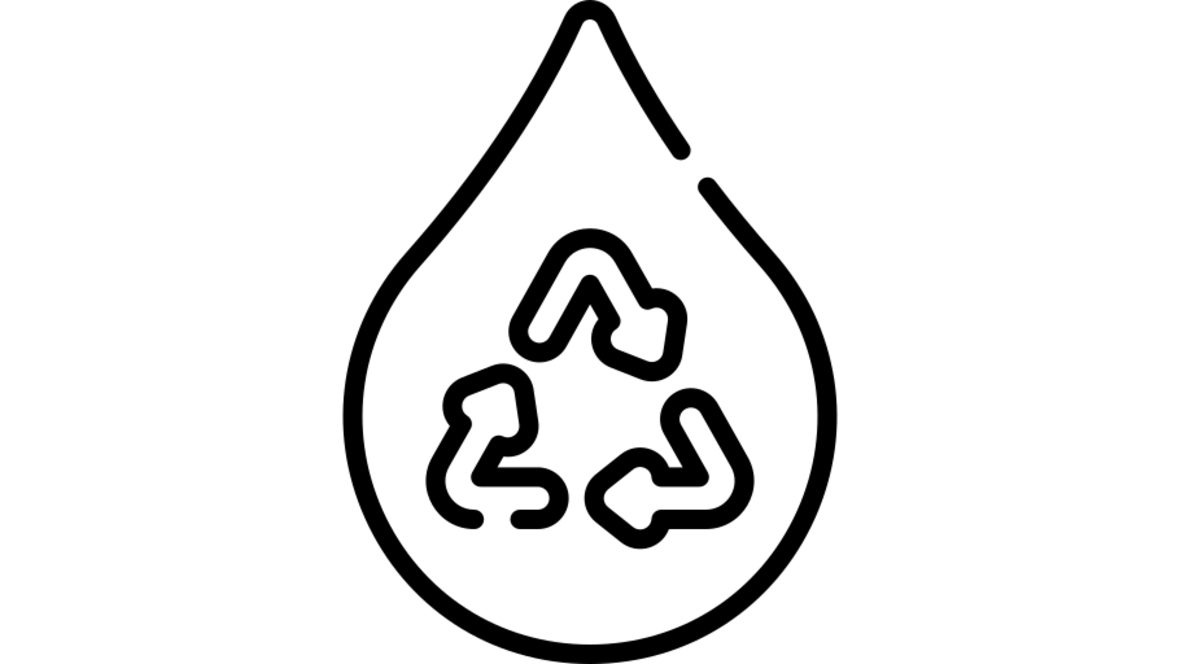 Beständigkeit bei Filtrationsanlagen Gezeichneter Wassertropen in dem sich drei Pfeile befinden die als Dreieck dargestellt werden.